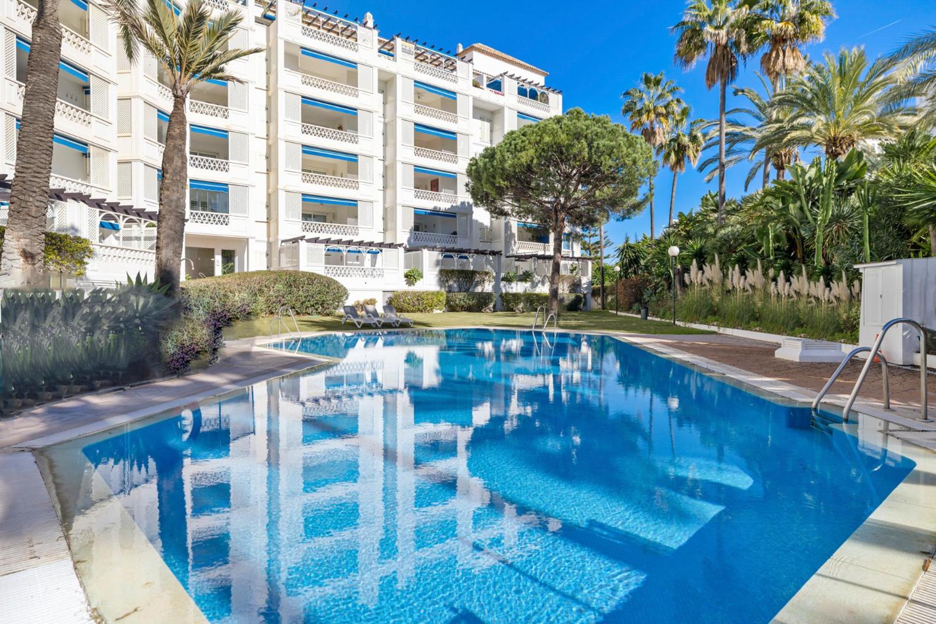 Moderno Y Luminoso Apartamento En Las Gaviotas- Puerto Banus Appartement Marbella Buitenkant foto